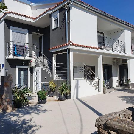 Jeli Apartments Starigrad Paklenica Bagian luar foto