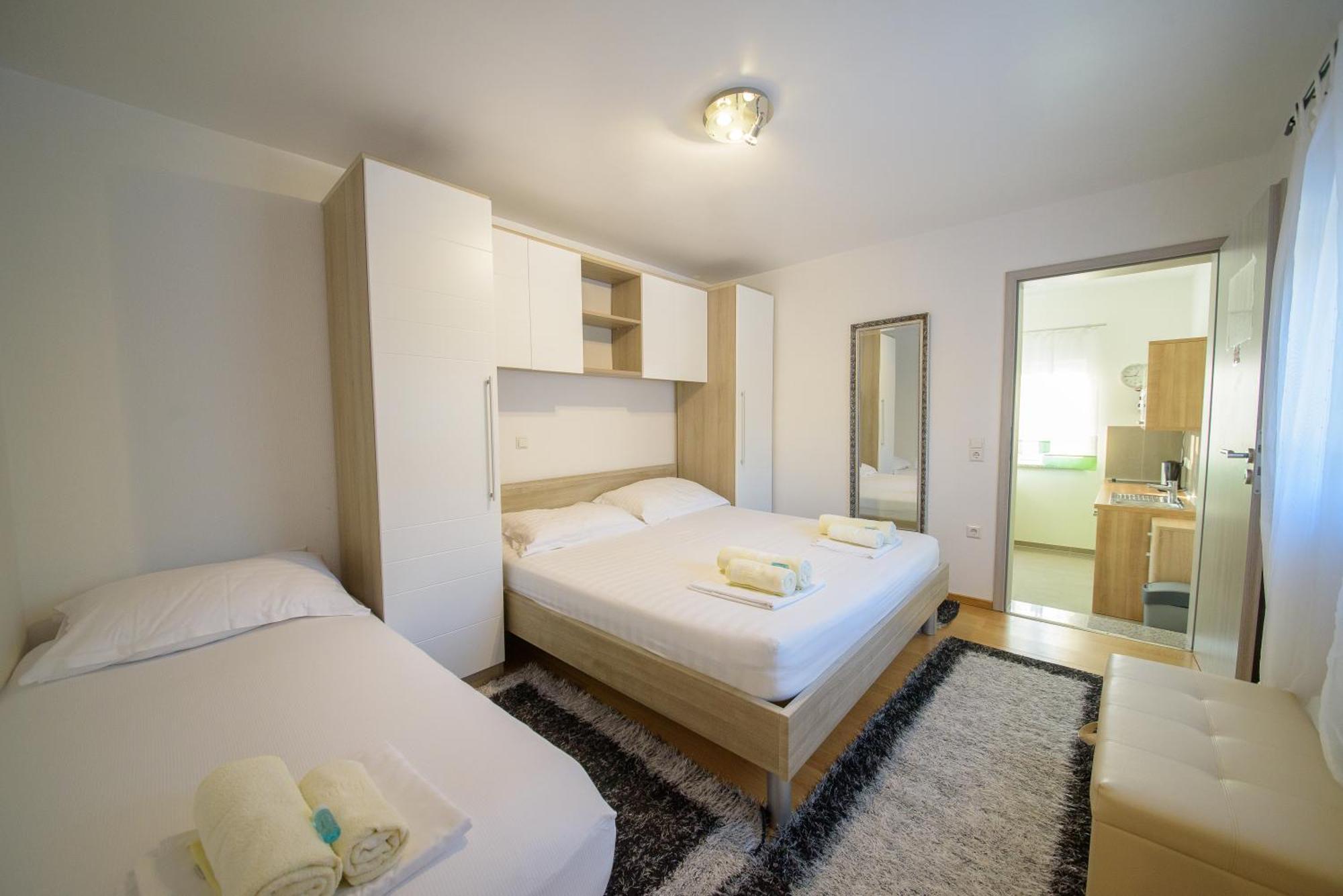Jeli Apartments Starigrad Paklenica Ruang foto