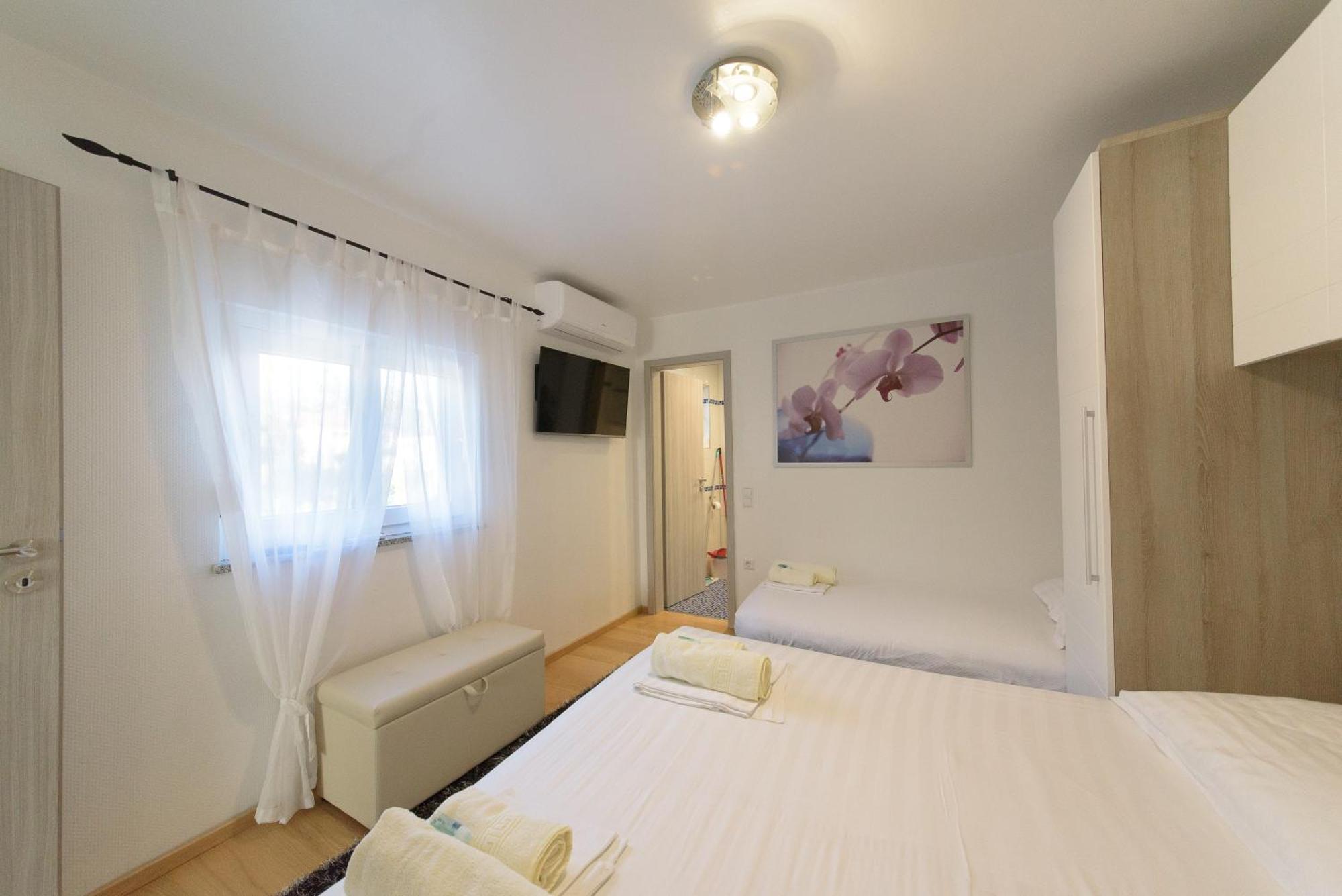 Jeli Apartments Starigrad Paklenica Ruang foto