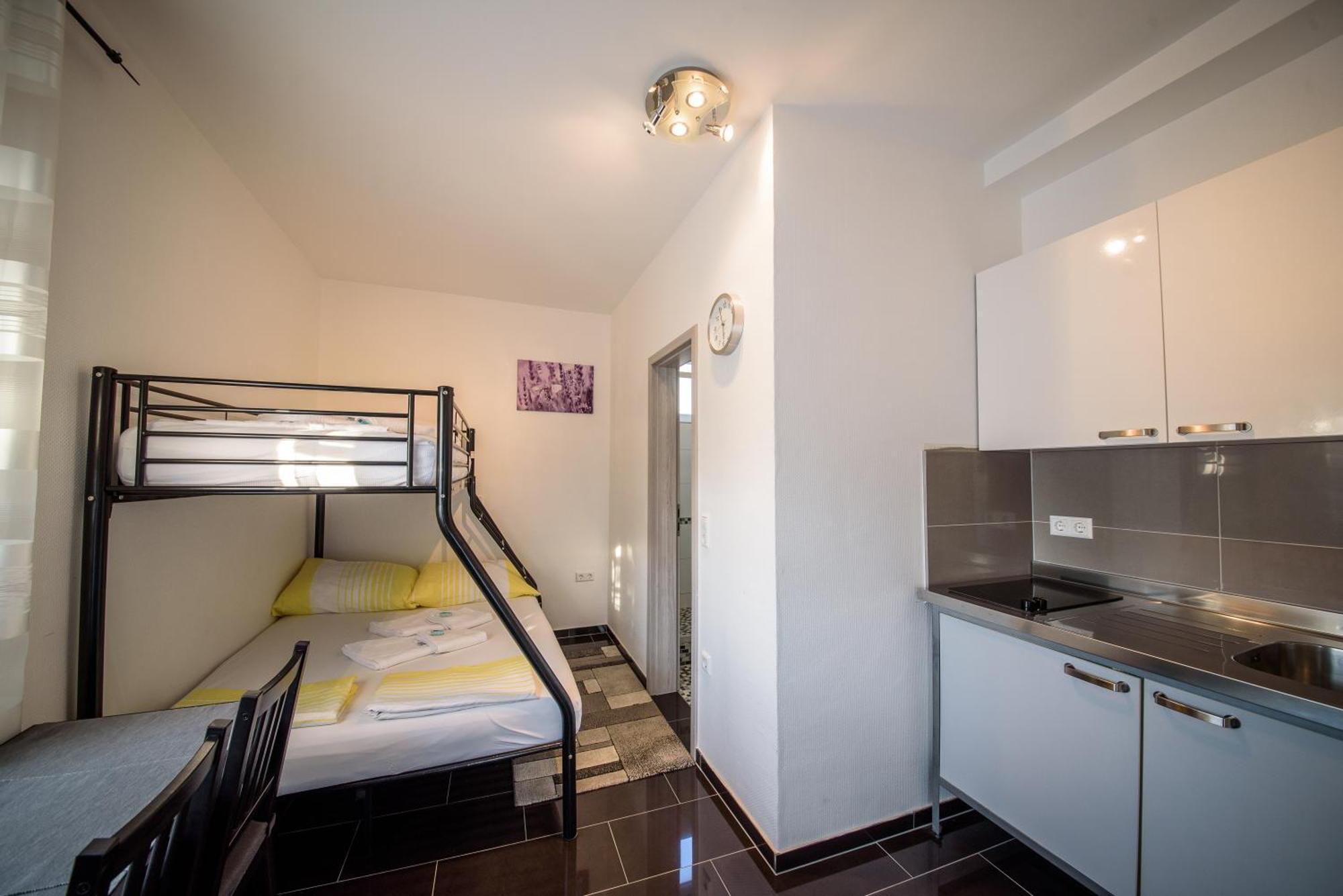 Jeli Apartments Starigrad Paklenica Ruang foto