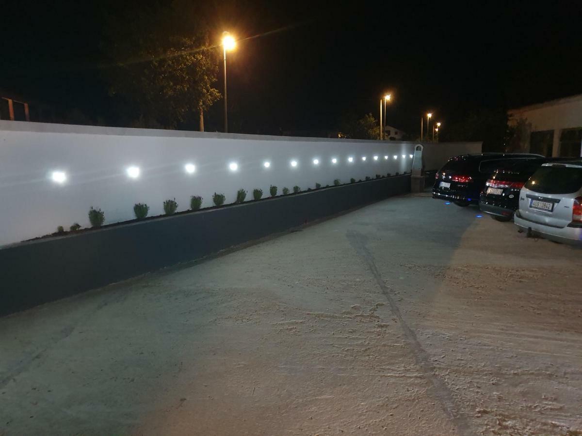 Jeli Apartments Starigrad Paklenica Bagian luar foto
