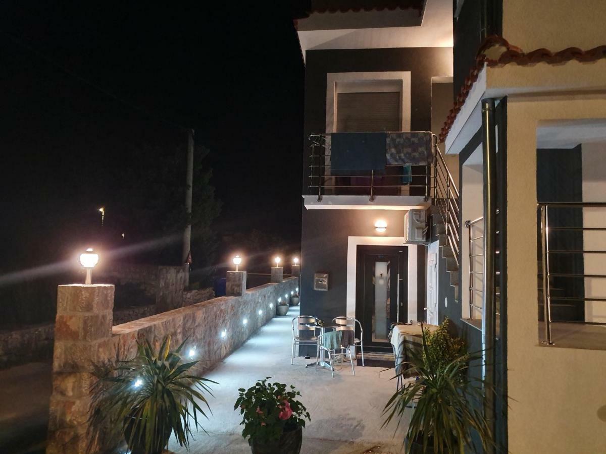 Jeli Apartments Starigrad Paklenica Bagian luar foto