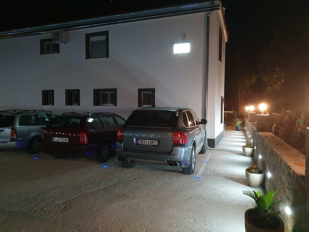 Jeli Apartments Starigrad Paklenica Bagian luar foto