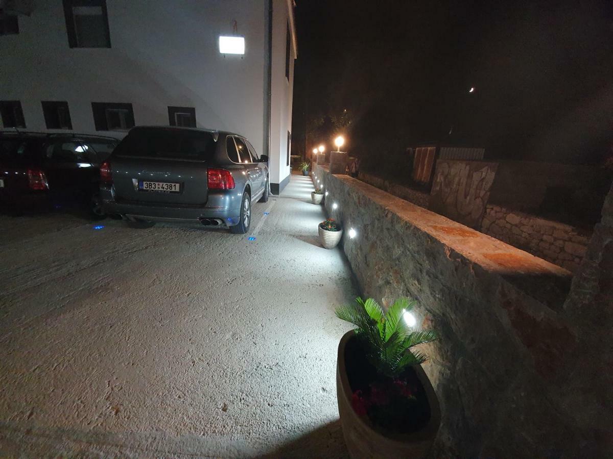Jeli Apartments Starigrad Paklenica Bagian luar foto