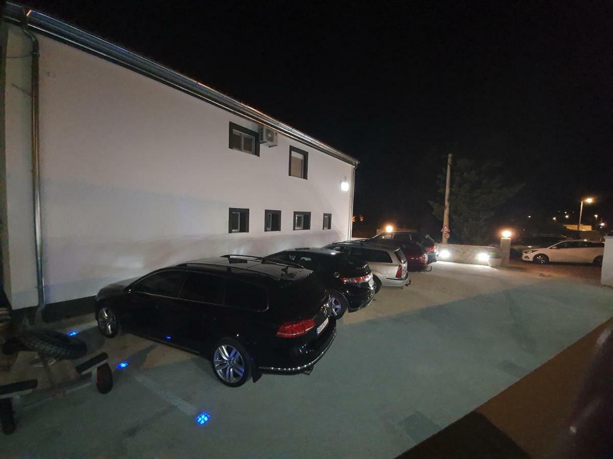 Jeli Apartments Starigrad Paklenica Bagian luar foto