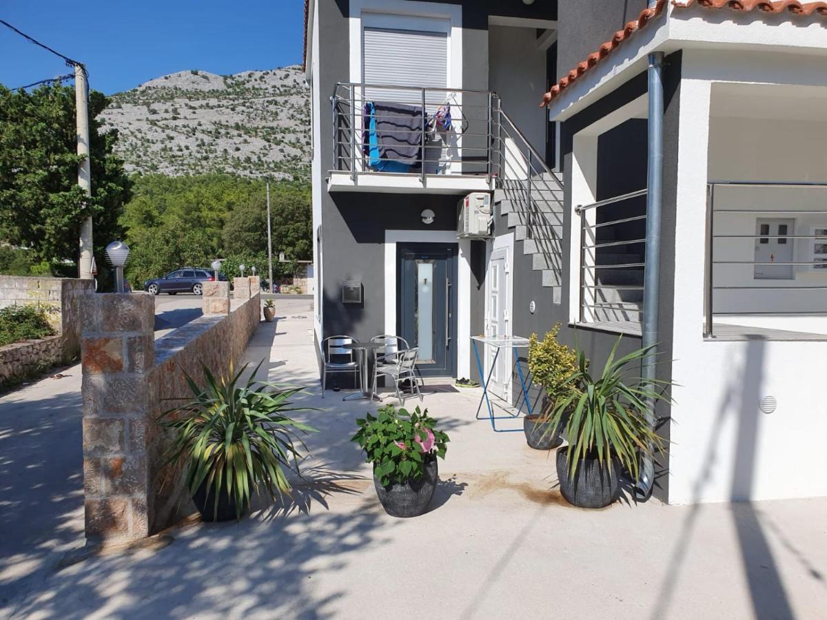 Jeli Apartments Starigrad Paklenica Bagian luar foto
